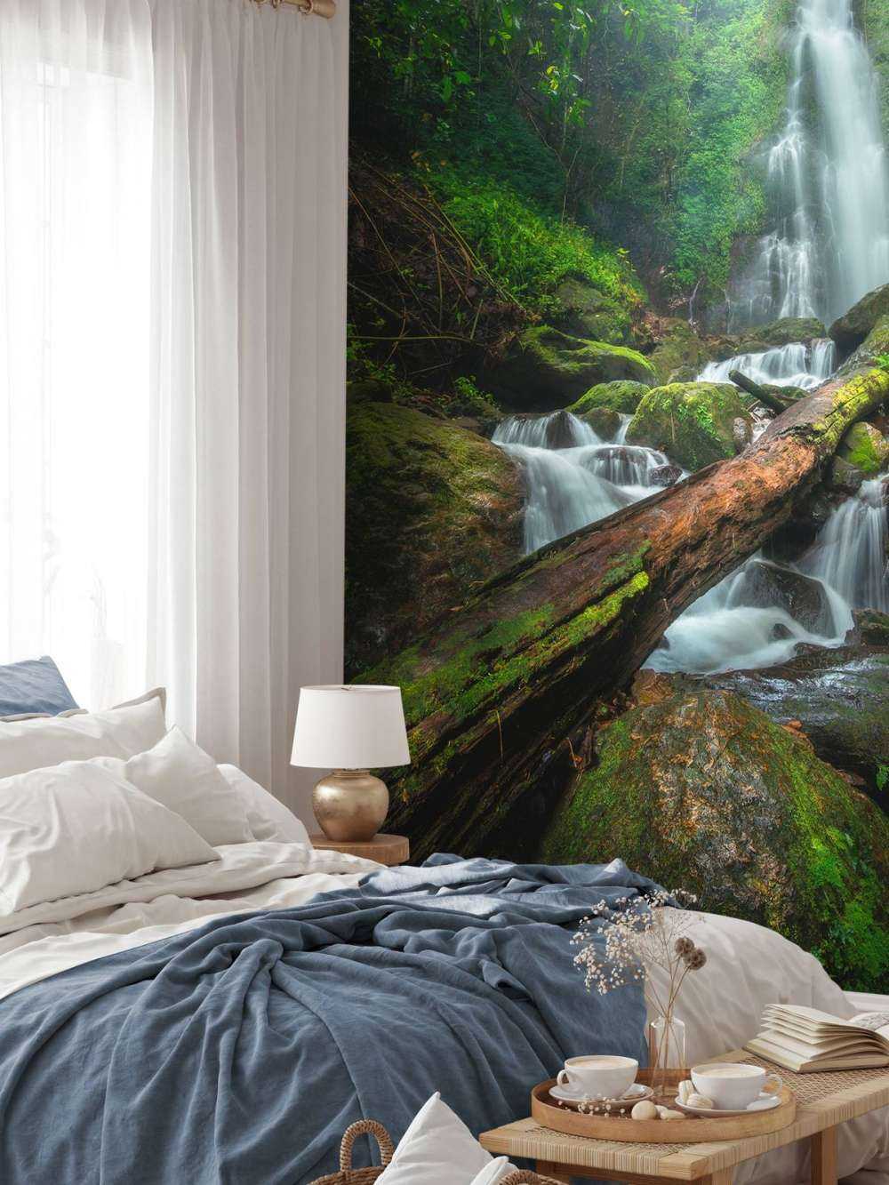 Gros plan sur une chute d'eau