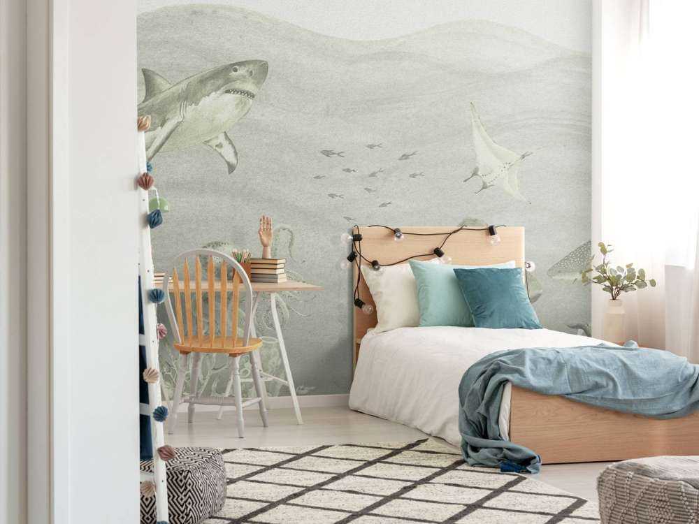 Monde sous-marin avec requins en vert d'eau