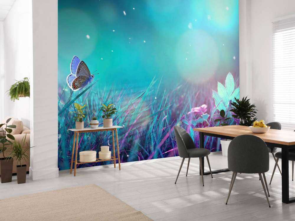 Papillon dans la rosée du matin