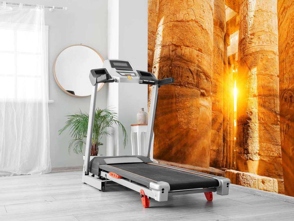 Le soleil à travers les ruines