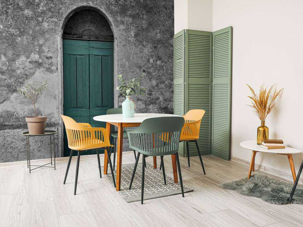 Porte verte dans un vieux mur