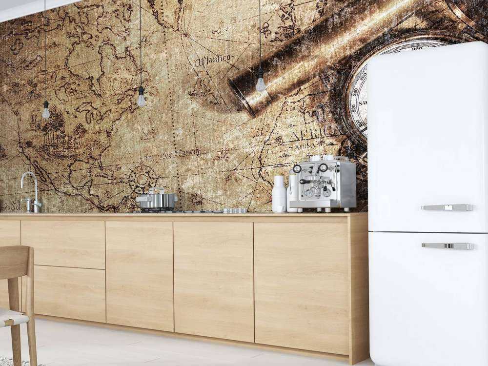 Carte du monde avec boussole