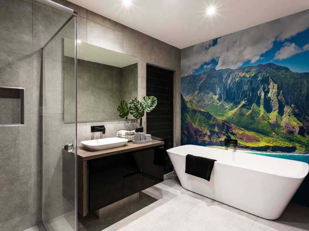 Montagnes le long de la côte