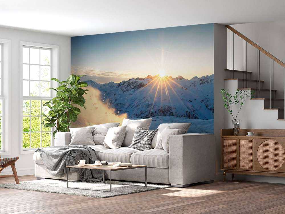 Skier dans un panorama alpin ensoleillé.