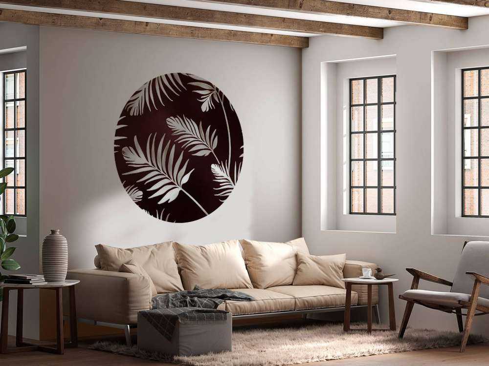 Feuilles dorées sur un bleu profond et sombre