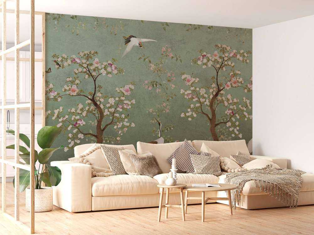 Gracieuses grues dans un paysage de fleurs.