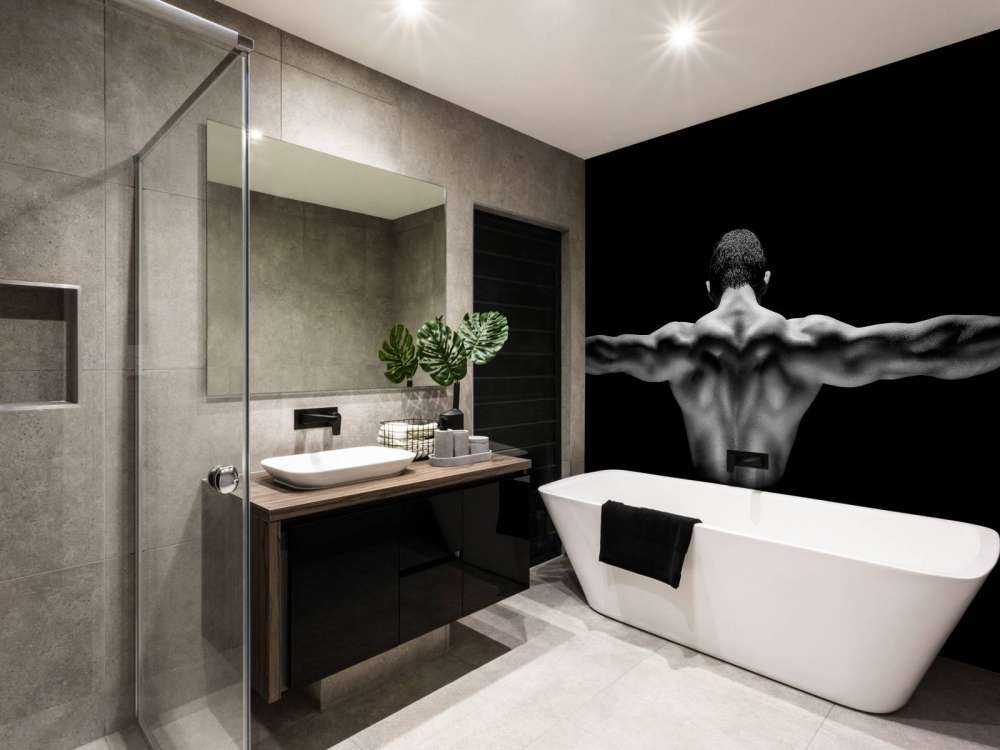 Homme aux bras tendus