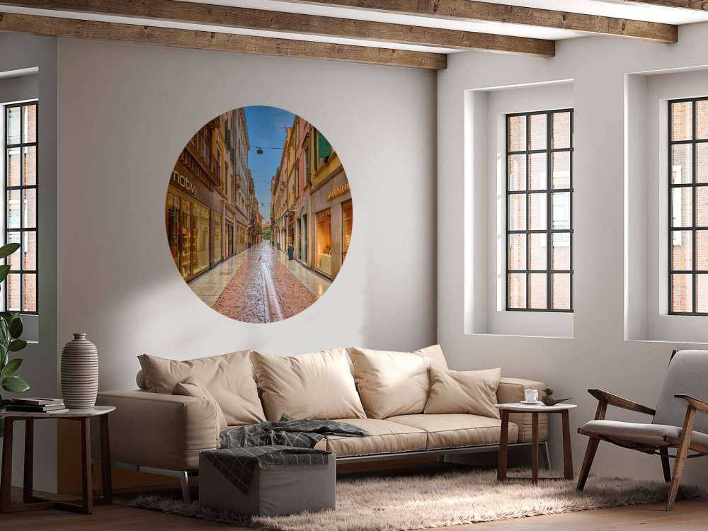 Rue commerçante tôt le matin