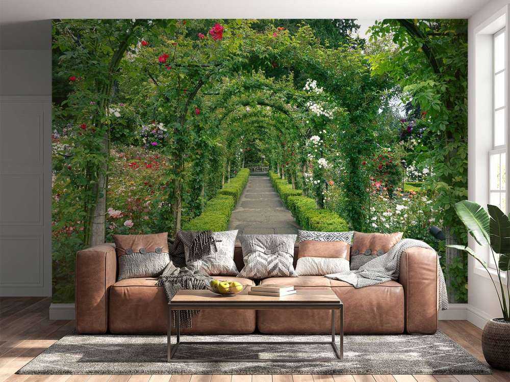 Chemin à travers la roseraie