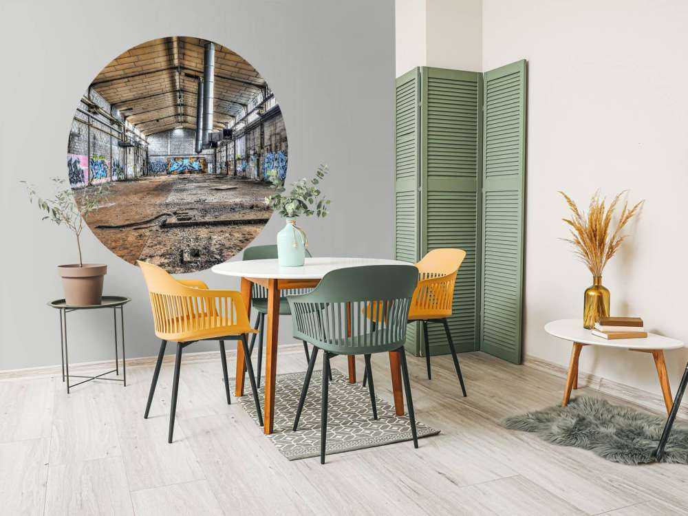 Vieux hall d'usine abandonnée
