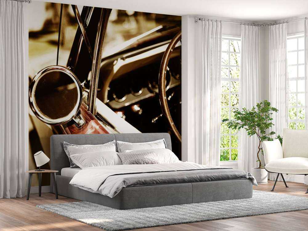 Gros plan sur la voiture de collection rouge