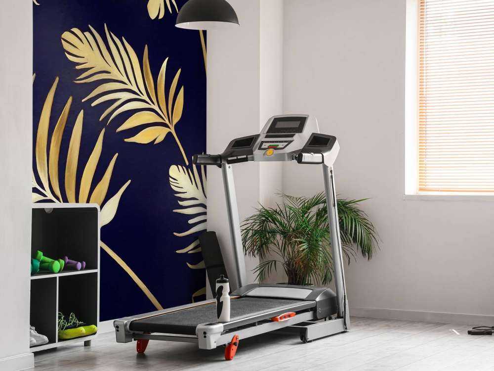 Feuilles dorées sur cuivre foncé