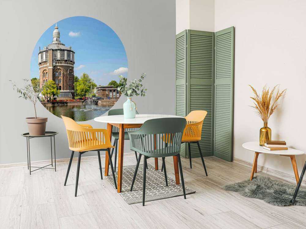 Tour d'eau historique au soleil