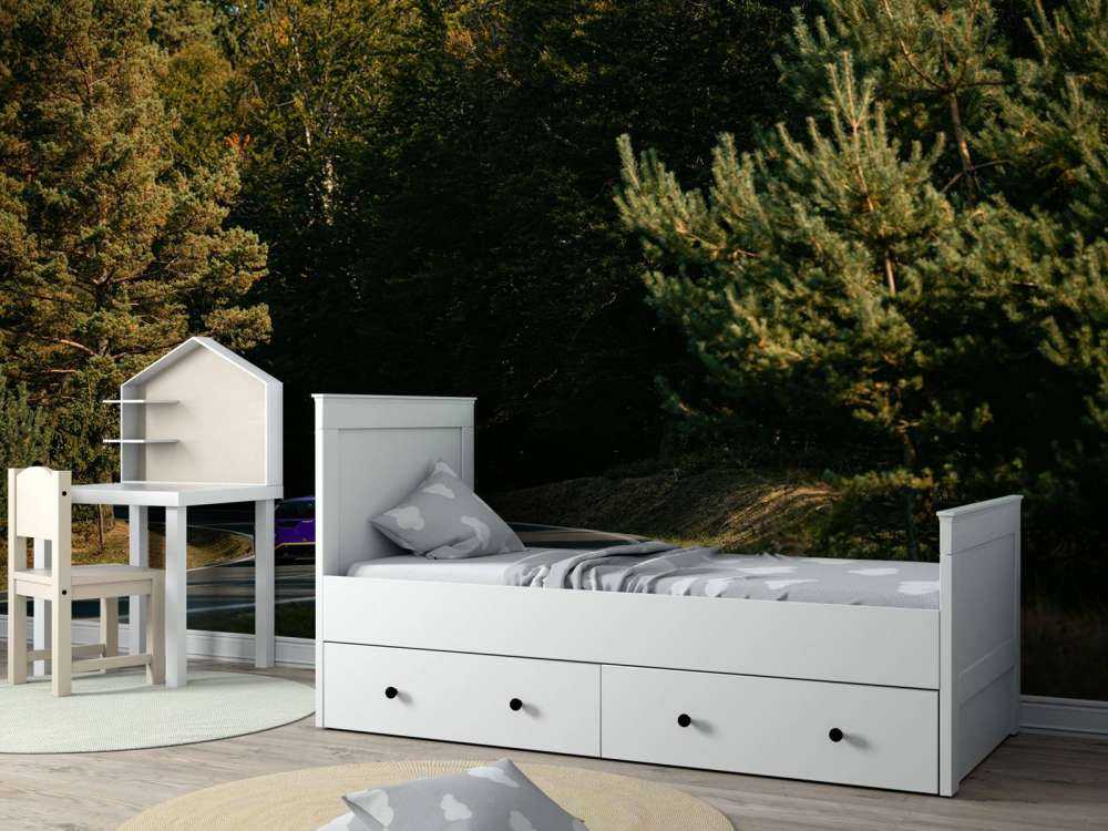 Lamborghini Huracán violette dans un paysage forestier