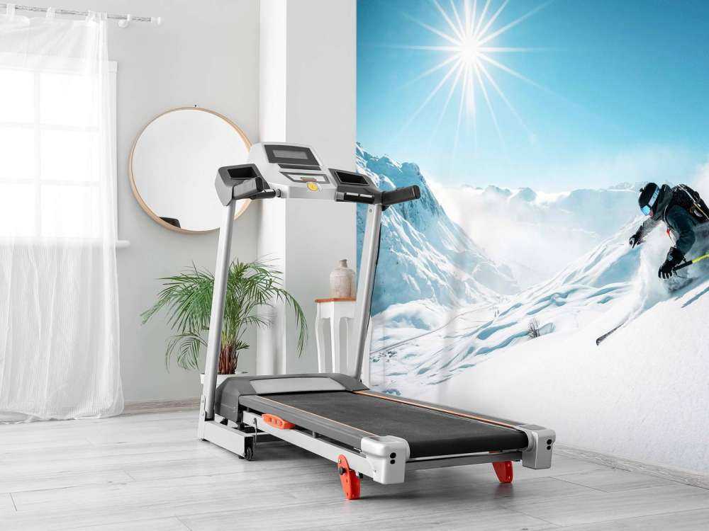 Poudreuse sous le soleil d'hiver glacial.