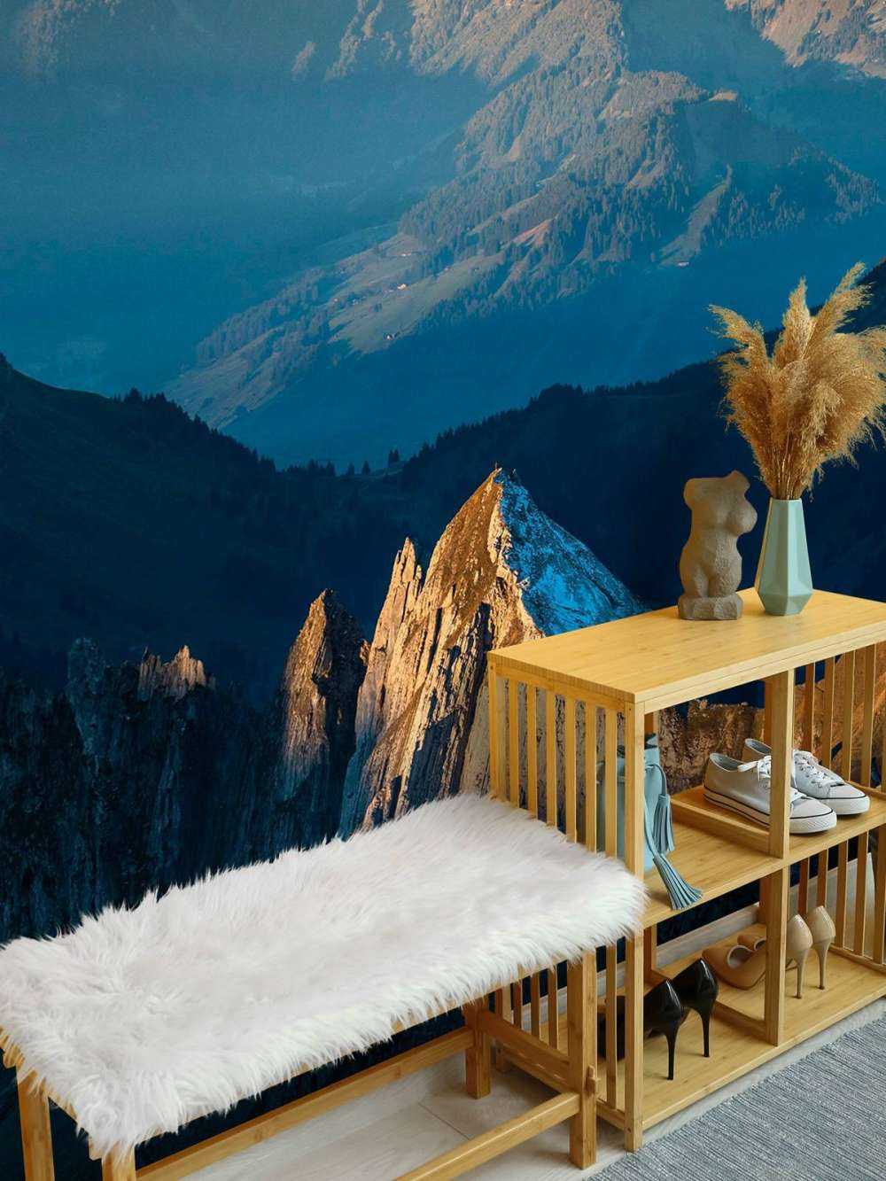 Lumière du matin sur la montagne rocheuse