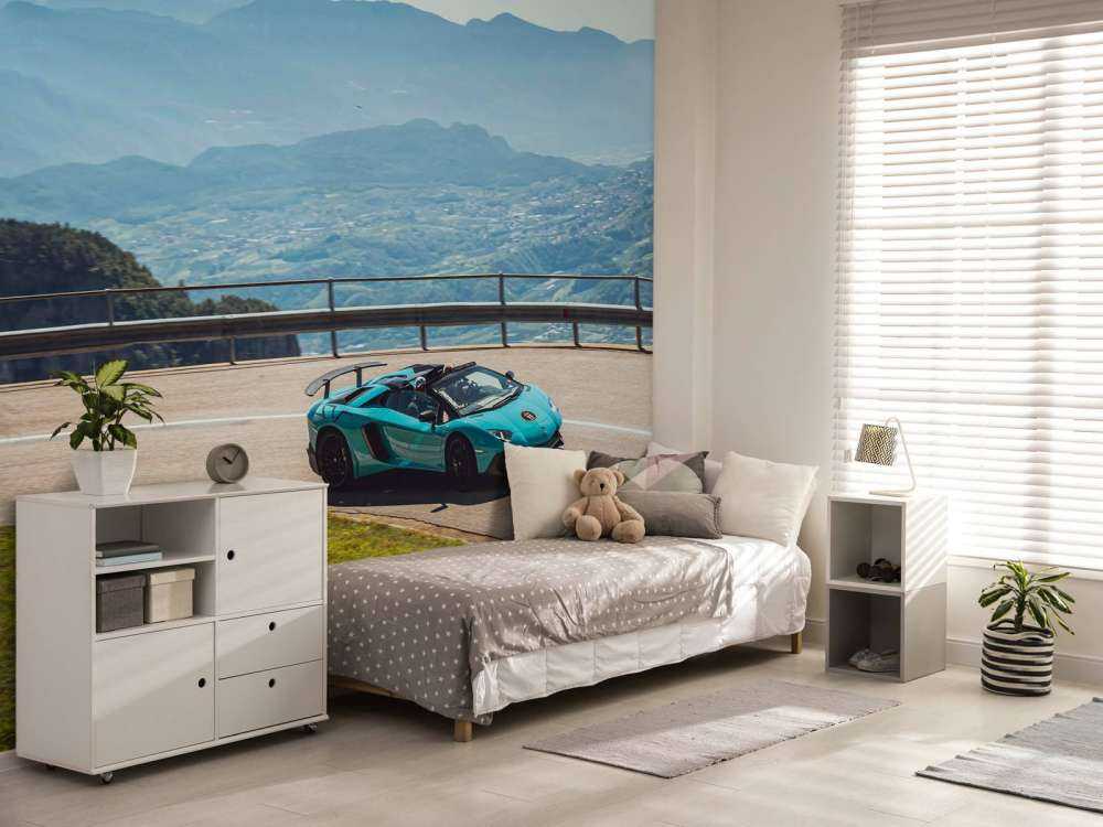 Alpenrit avec des voitures de sport de luxe