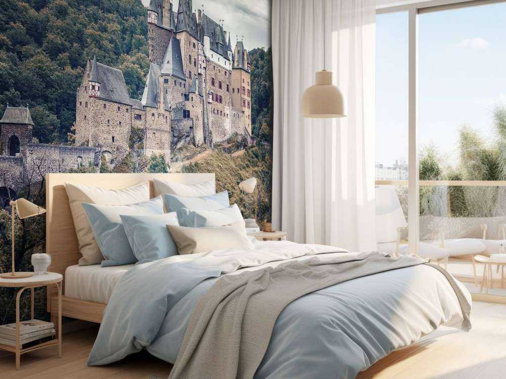 Château entre des collines verdoyantes