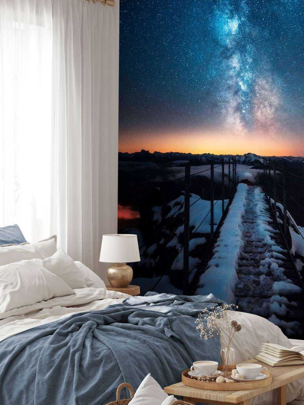 Chemin des étoiles sur la montagne enneigée