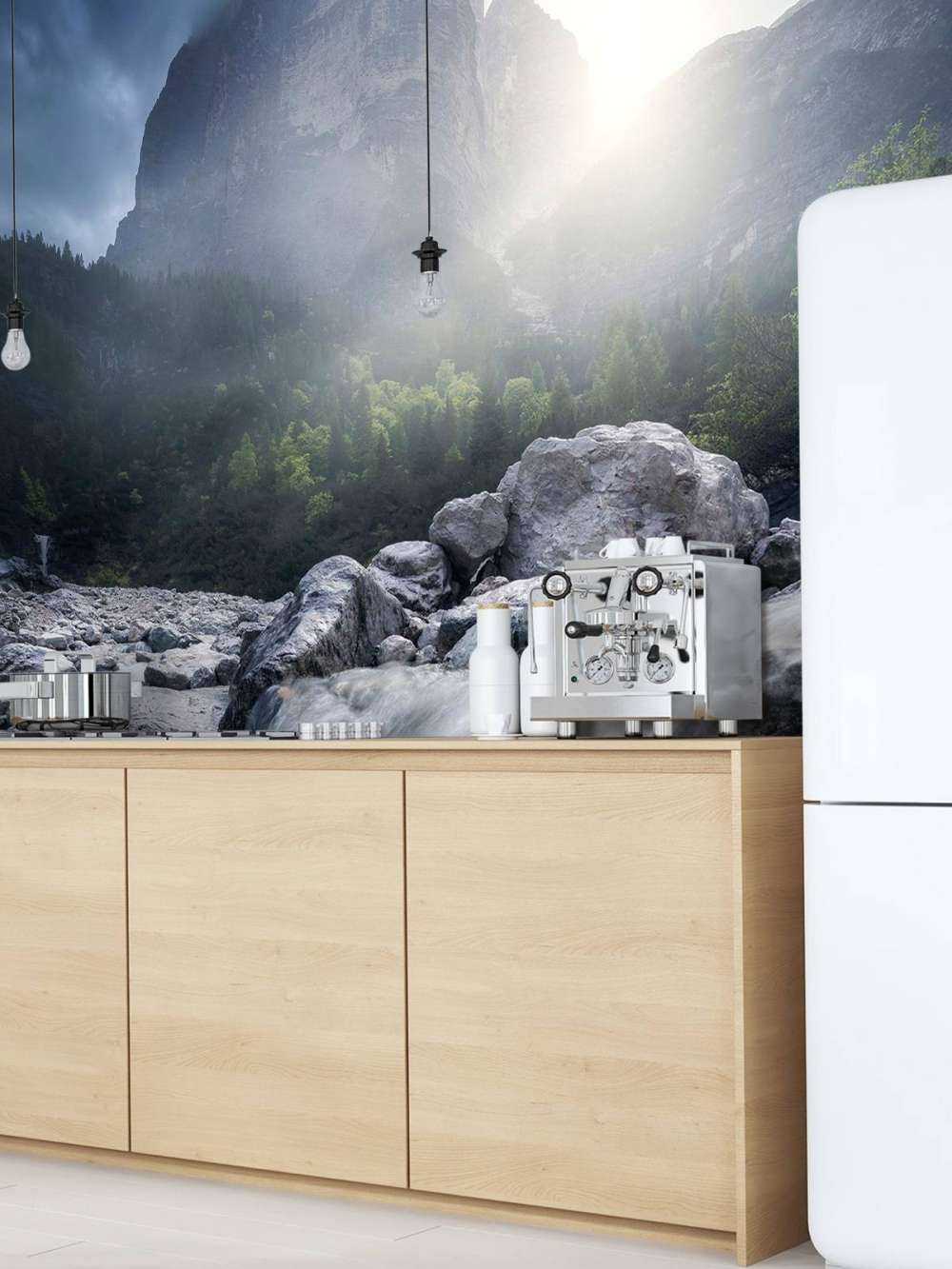 Mistige Bergstroom au lever du soleil