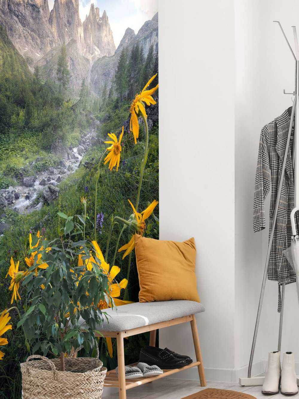 Fleurs alpines gelées dans la vallée de montagne