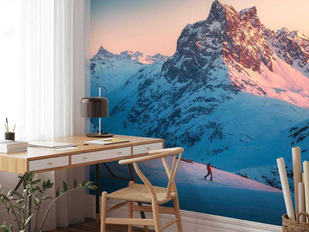 Lumière du soir sur la vallée de montagne