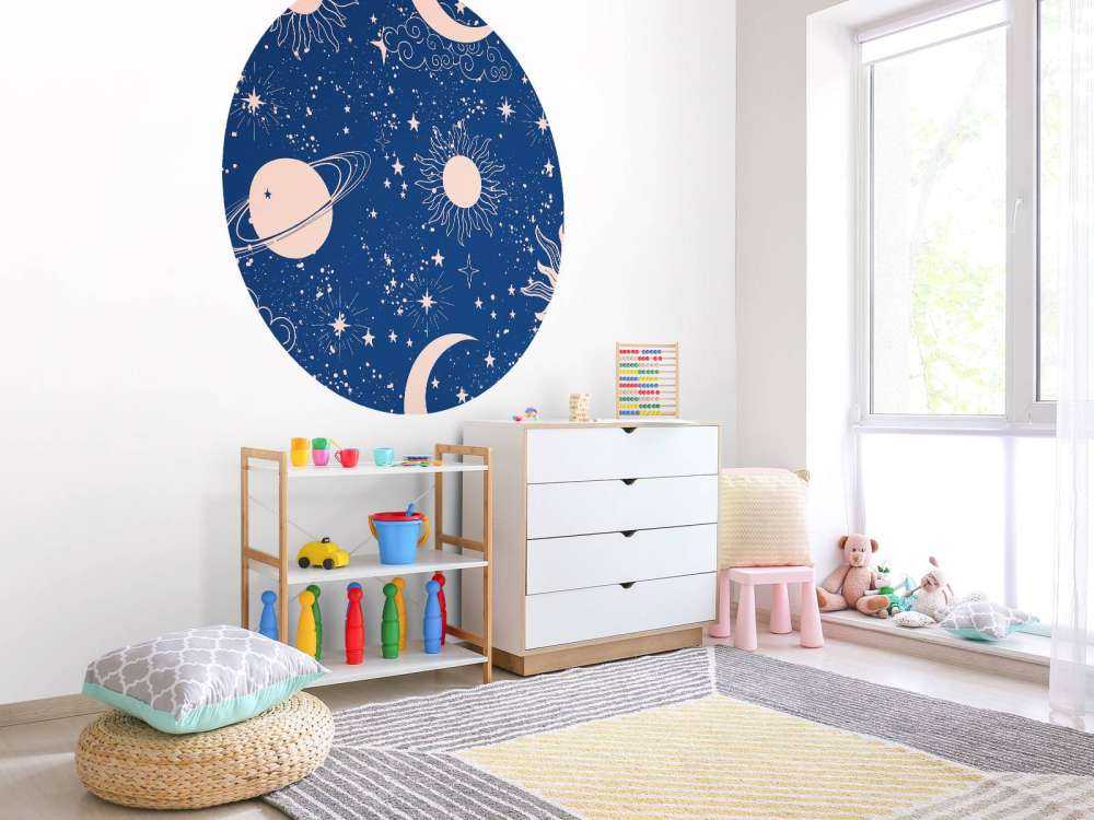 Soleil nocturne et ciel lunaire