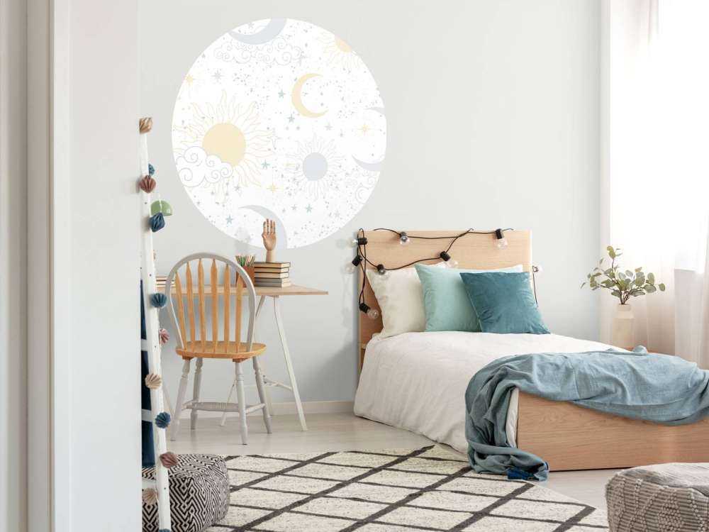 Soleil léger et ciel lunaire
