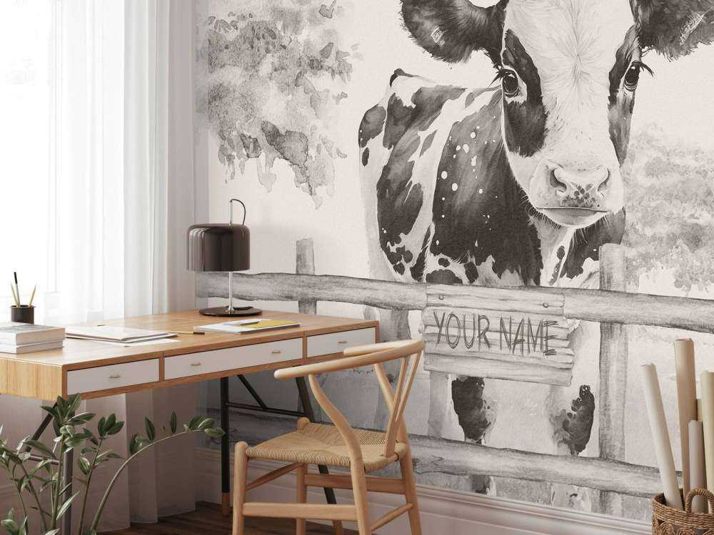 Bébé vache dans un pré beige