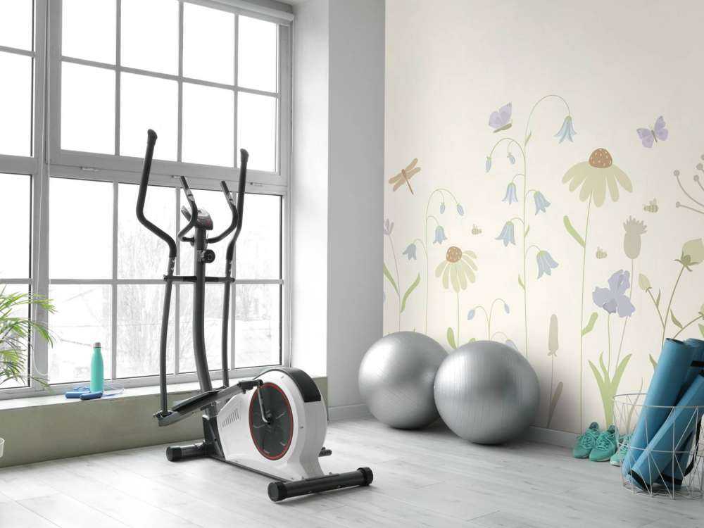 Champ de fleurs en hauteur avec papillons beige, vieux rose, vert et lilas