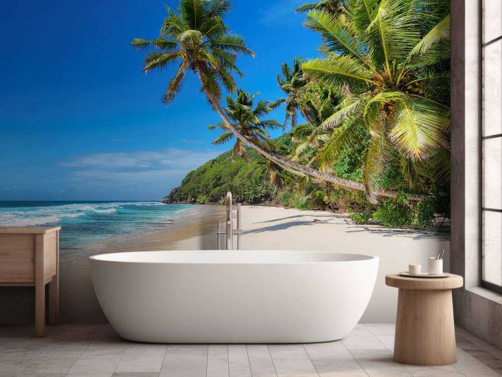 Grande plage ensoleillée