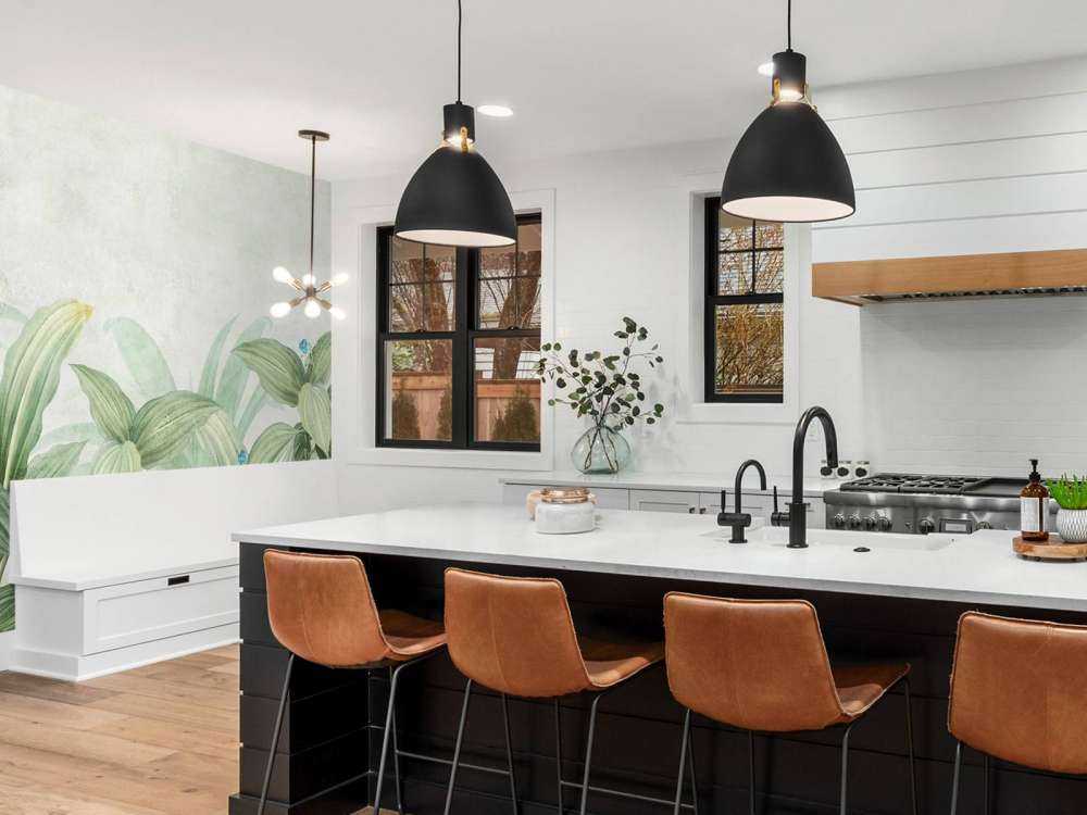 Herbe à mouche avec des fleurs