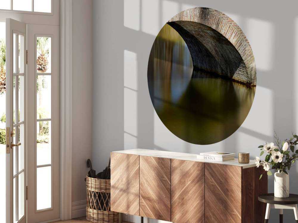 Vieux pont en arc vers le château