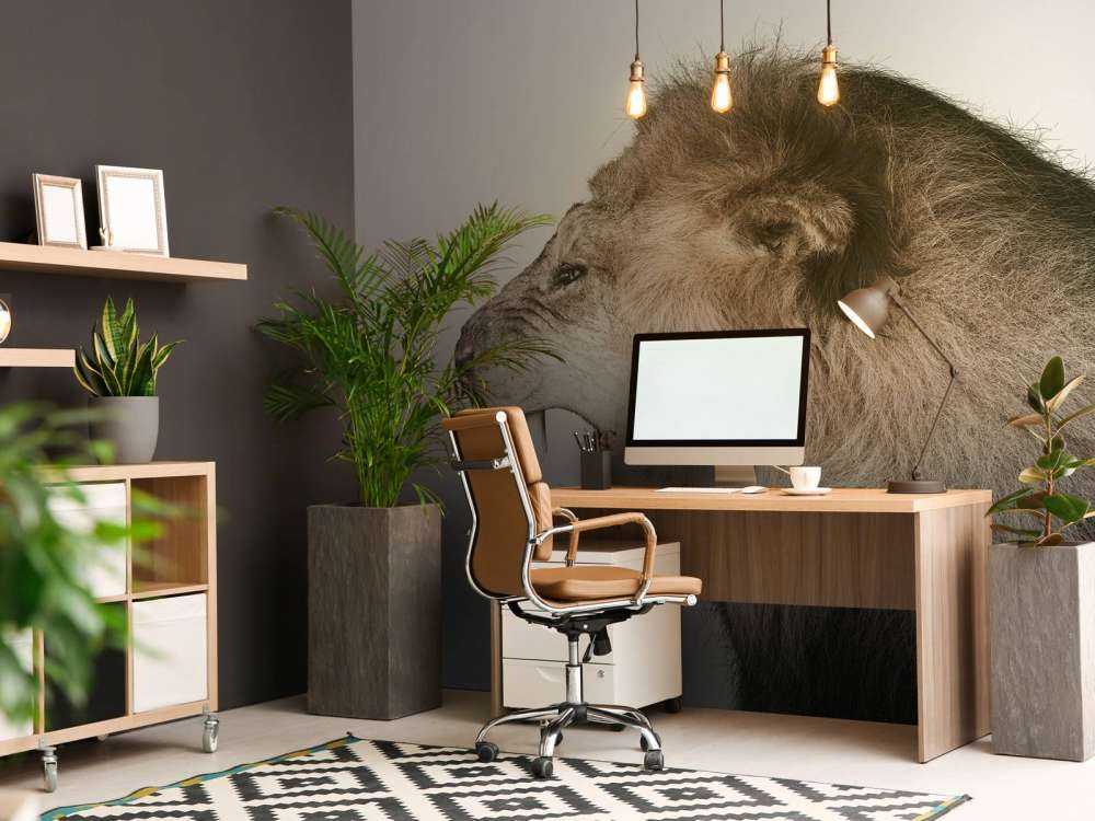 Lion rugissant blanc