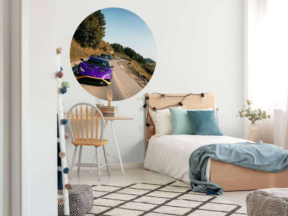 Convoi de supercars à travers les montagnes