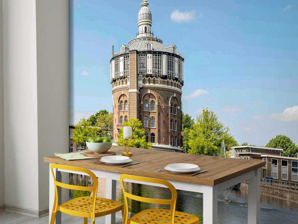 Tour d'eau historique au soleil