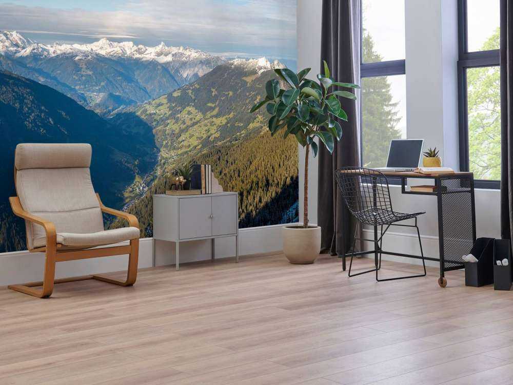 Panorama sur une vallée alpine enneigée