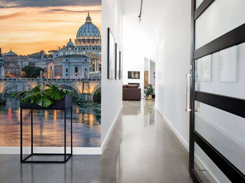 Lueur du soir sur la ville romaine aux dômes.