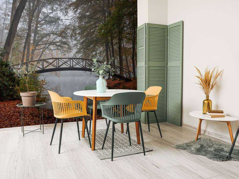 Petit pont entre les arbres