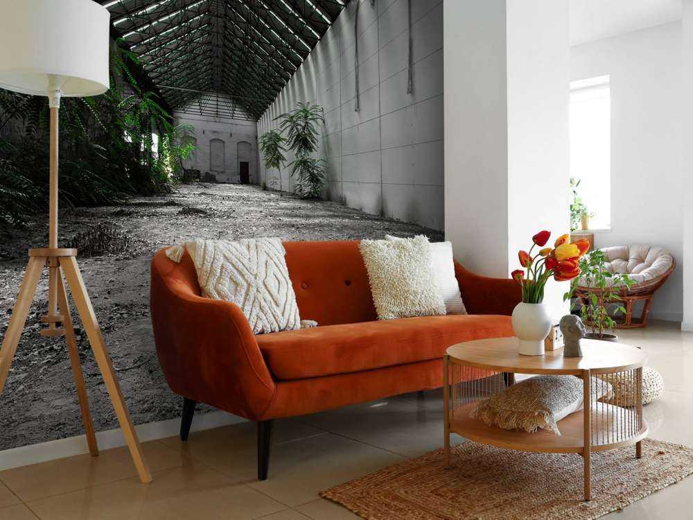 Hall industriel avec des plantes