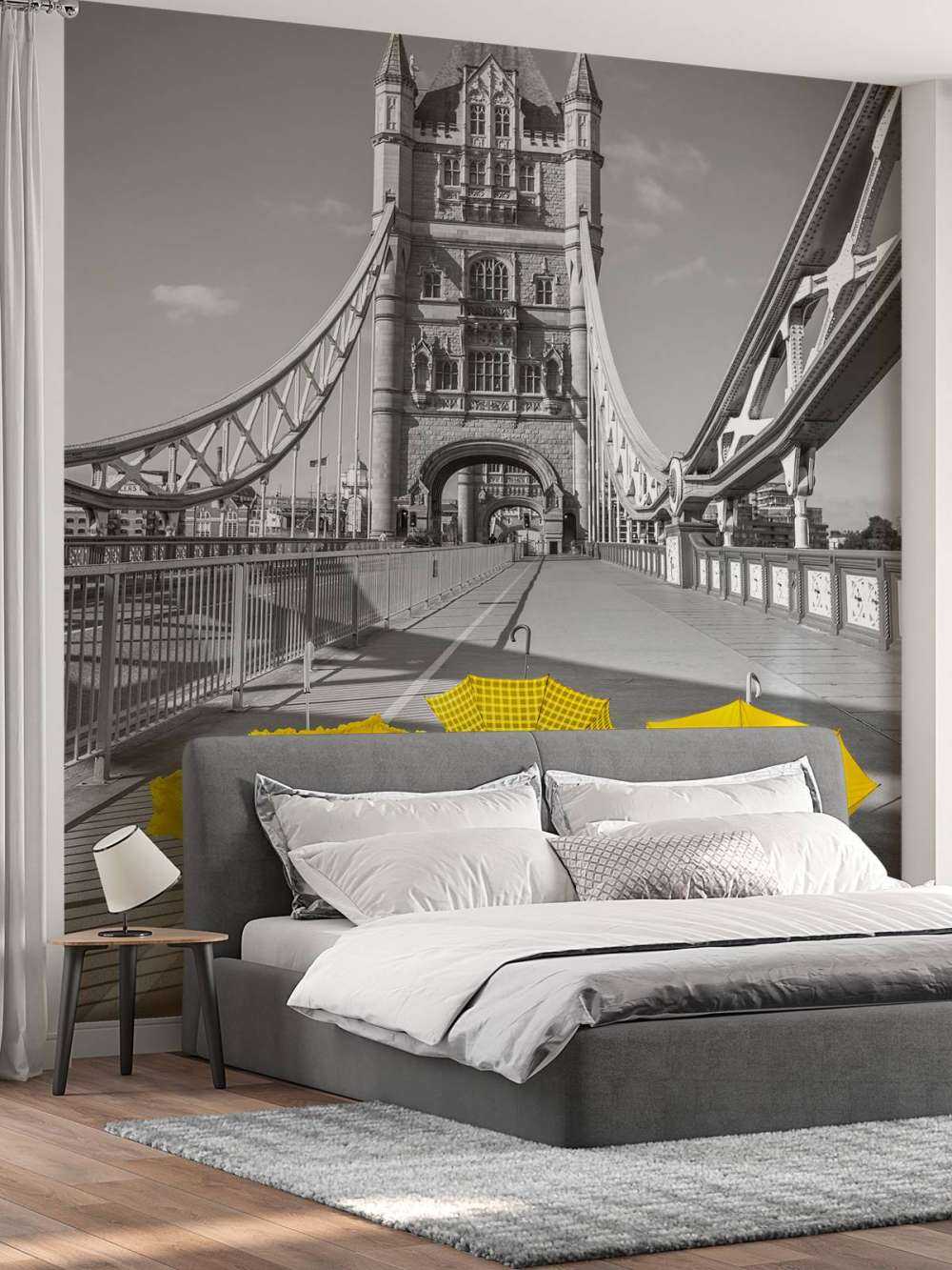 Parapluies jaunes sur le Tower bridge