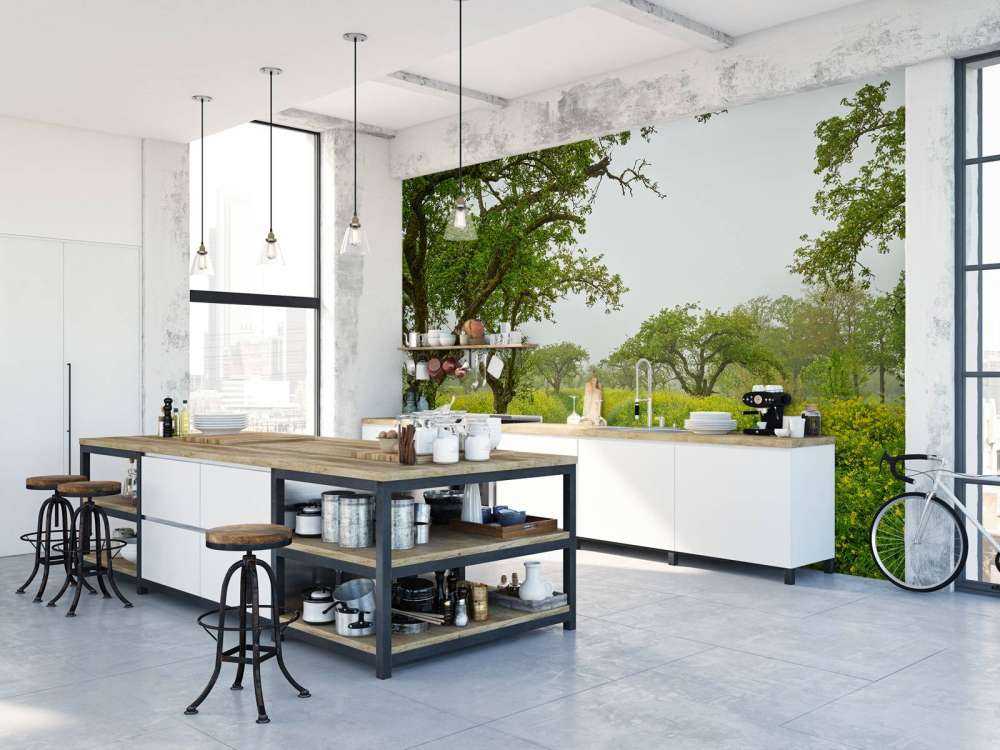 Promenade au millieu de fleurs jaunes