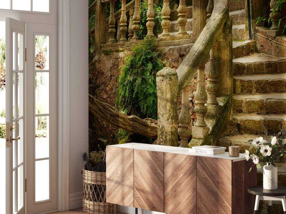 Vieux escaliers en haut