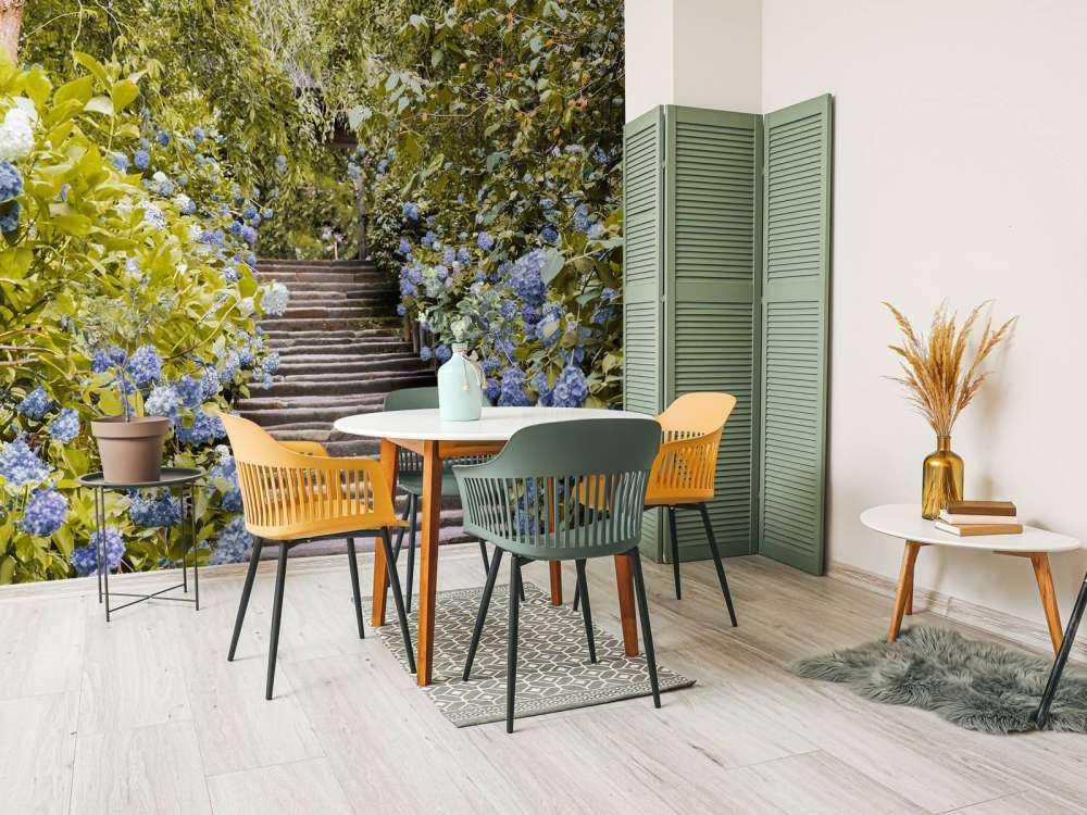 Fleurs bleues dans un parc