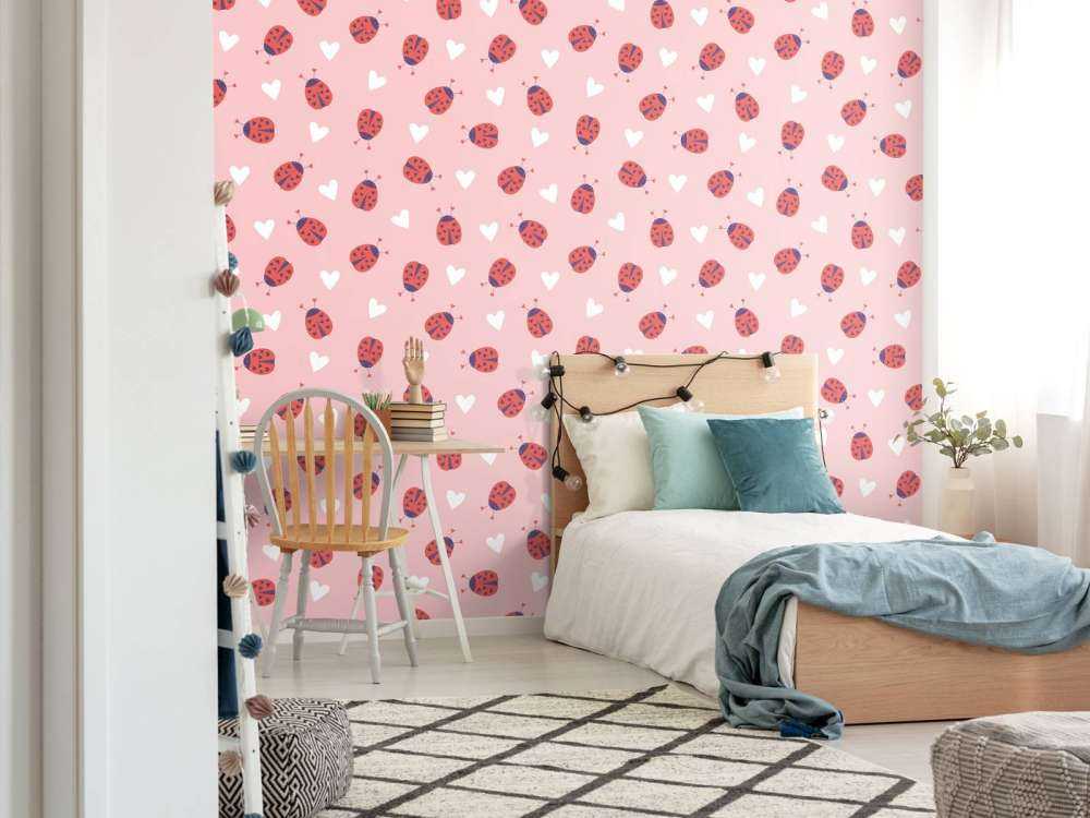 Coccinelles avec des cœurs