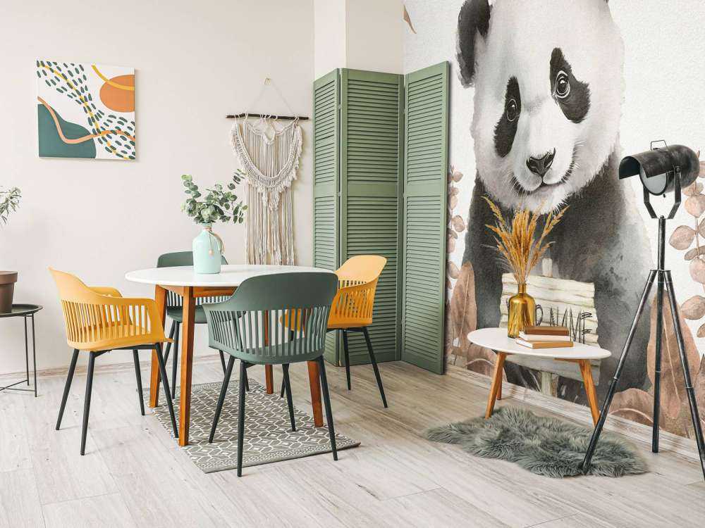 Bébé panda dans la jungle taupe