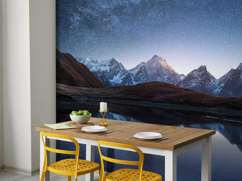 Montagnes enneigées la nuit