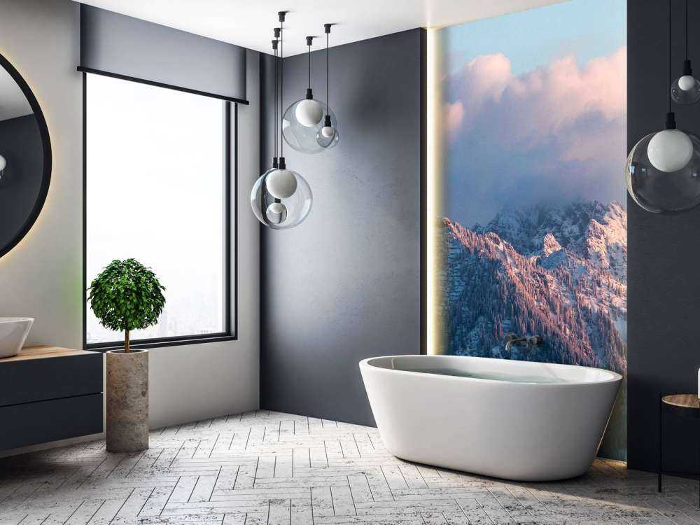 Lumière d'hiver rose sur les sommets des montagnes