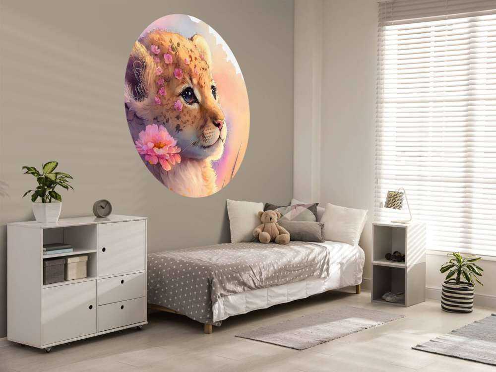 Dromerige welp tussen de bloemen