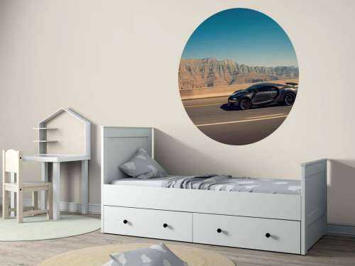 Hypercar contre paysage montagneux
